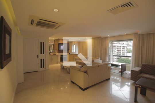Apartamento para alugar com 3 quartos, 650m² em Floresta, Porto Alegre