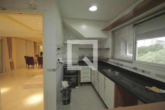 Cozinha de apartamento para alugar com 3 quartos, 650m² em Floresta, Porto Alegre