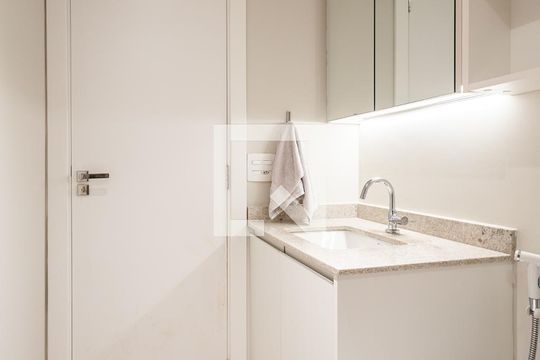 Banheiro de kitnet/studio à venda com 1 quarto, 29m² em Sumaré, São Paulo