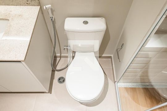 Banheiro de kitnet/studio à venda com 1 quarto, 29m² em Sumaré, São Paulo