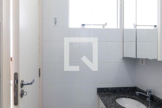 Banheiro da Suíte de apartamento para alugar com 1 quarto, 74m² em Cidade Industrial de Curitiba, Curitiba