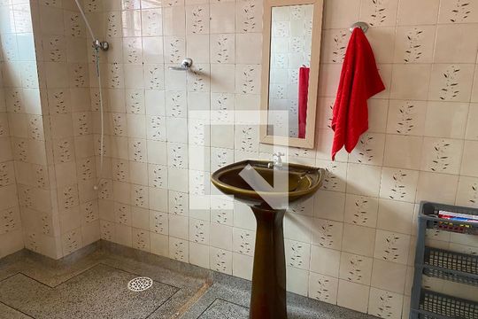 Banheiro da Suíte 1 de apartamento para alugar com 2 quartos, 130m² em Viaru, Sorocaba