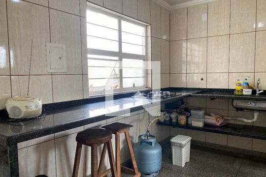 Cozinha de apartamento para alugar com 2 quartos, 130m² em Viaru, Sorocaba