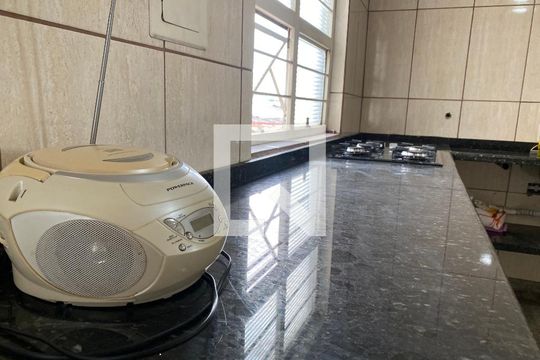 Cozinha de apartamento para alugar com 2 quartos, 130m² em Viaru, Sorocaba