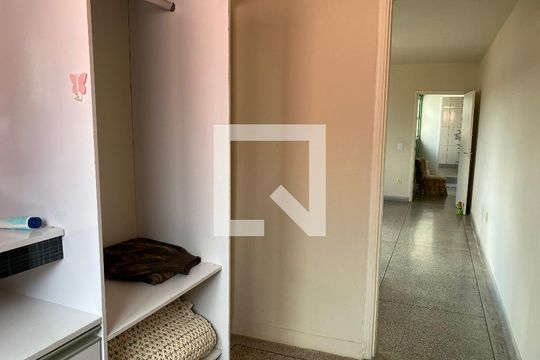 Closet da suíte 1 de apartamento para alugar com 2 quartos, 130m² em Viaru, Sorocaba