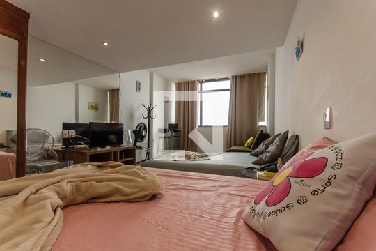 Sala/Quarto de apartamento para alugar com 1 quarto, 34m² em Vitória, Salvador