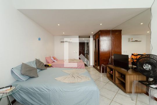 Sala/Quarto de apartamento para alugar com 1 quarto, 34m² em Vitória, Salvador