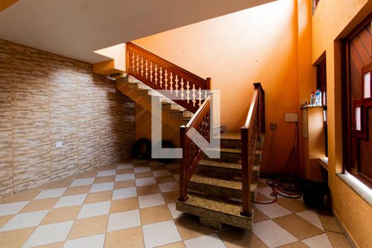 Entrada  de casa à venda com 3 quartos, 220m² em Parque Císper, São Paulo