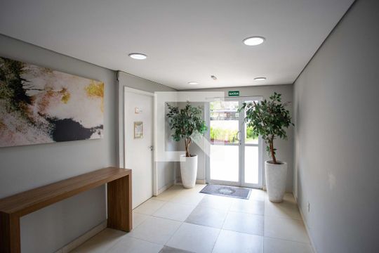 Hall de entrada de apartamento à venda com 2 quartos, 50m² em Centro, Diadema