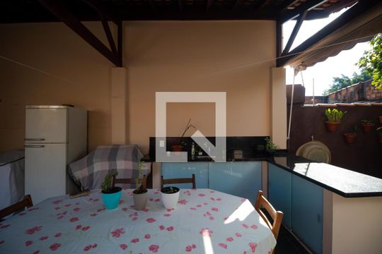 Quintal de casa à venda com 4 quartos, 258m² em Jardim Boa Esperança, Campinas