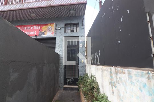 Fachada de casa à venda com 3 quartos, 472m² em Chora Menino, São Paulo