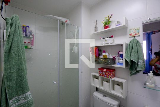 Banheiro de apartamento à venda com 2 quartos, 32m² em Parque Fongaro, São Paulo
