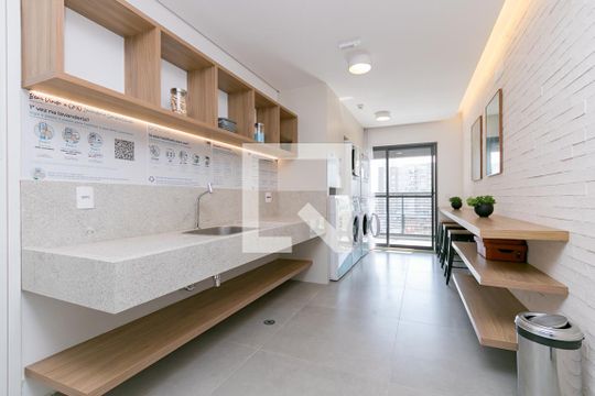 Lavanderia de kitnet/studio para alugar com 1 quarto, 26m² em Jardim das Acácias, São Paulo