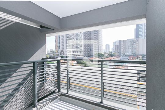 Varanda de kitnet/studio para alugar com 1 quarto, 26m² em Jardim das Acácias, São Paulo