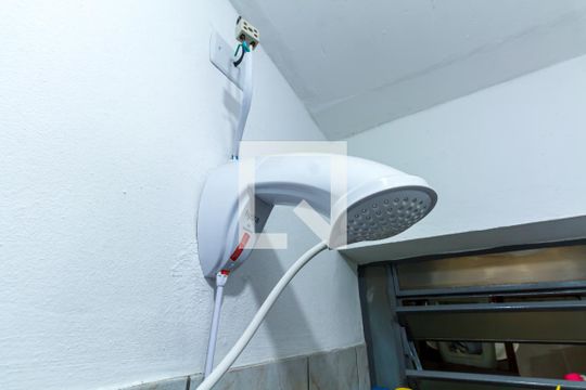 Banheiro de casa de condomínio à venda com 1 quarto, 67m² em Vila Nova, Porto Alegre