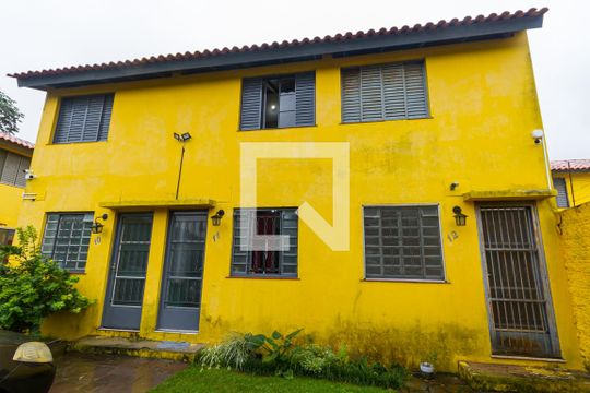 Fachada de casa de condomínio à venda com 1 quarto, 67m² em Vila Nova, Porto Alegre