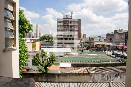Quarto de Serviço - Janela de apartamento para alugar com 1 quarto, 50m² em Madureira, Rio de Janeiro