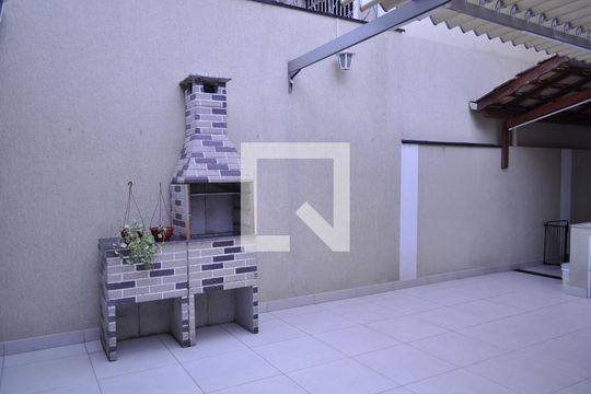 Churrasqueira de casa à venda com 3 quartos, 200m² em Vila Mazzei, São Paulo