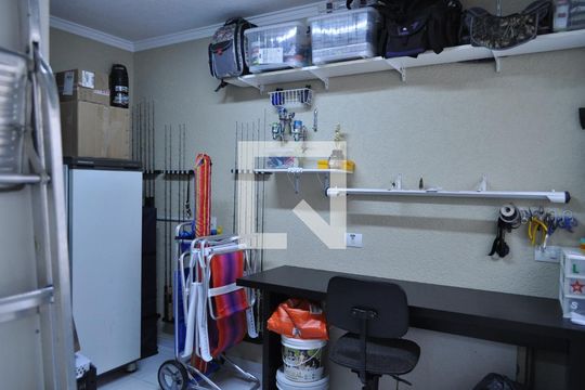 Quarto de Serviço de casa à venda com 3 quartos, 200m² em Vila Mazzei, São Paulo