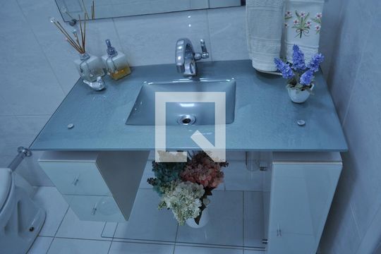 Lavabo de casa à venda com 3 quartos, 200m² em Vila Mazzei, São Paulo