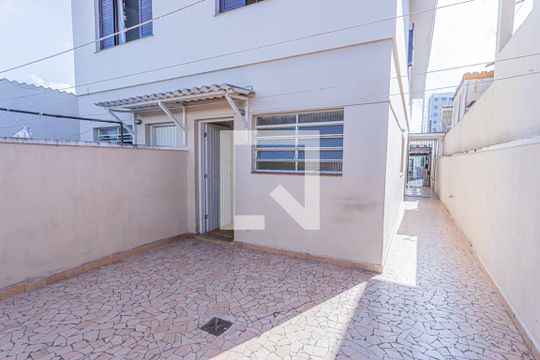 Quintal de casa para alugar com 3 quartos, 157m² em Vila Nina, São Paulo
