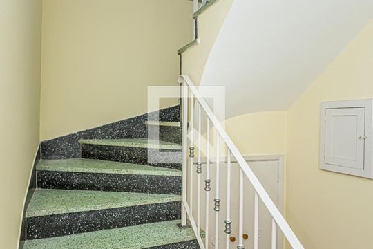 Escada de casa à venda com 3 quartos, 157m² em Vila Nina, São Paulo
