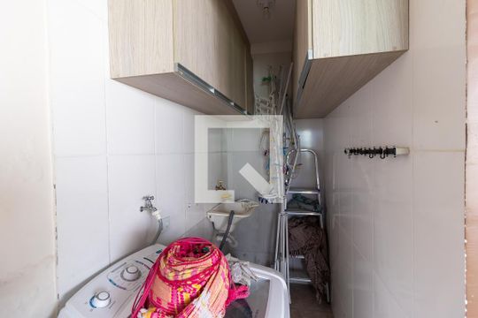 Área de Serviço de casa para alugar com 6 quartos, 670m² em Jardim das Camélias, São Paulo