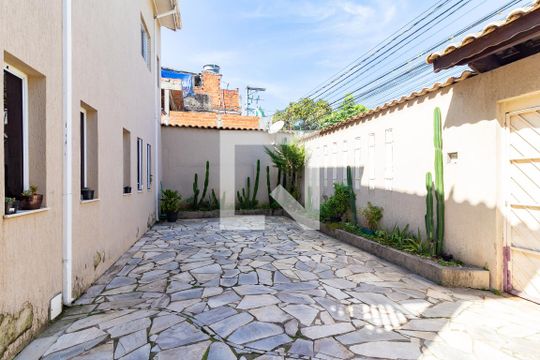 Garagem de casa para alugar com 6 quartos, 670m² em Jardim das Camélias, São Paulo