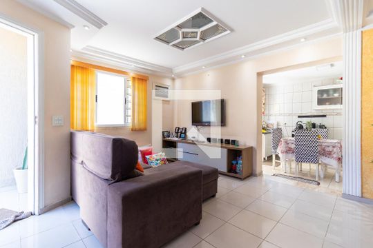 Casa para alugar com 6 quartos, 670m² em Jardim das Camélias, São Paulo