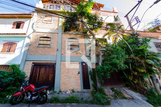 Fachada de casa para alugar com 2 quartos, 75m² em Padre Eustáquio, Belo Horizonte