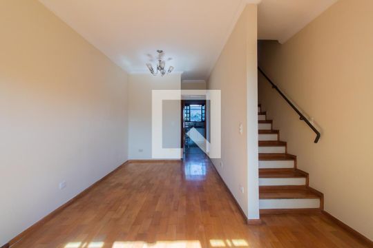 Sala de casa de condomínio à venda com 2 quartos, 113m² em Jardim Monte Kemel, São Paulo