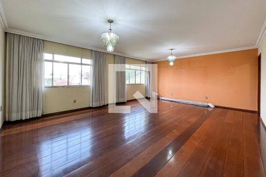 Casa à venda com 4 quartos, 240m² em Vila Anglo Brasileira, São Paulo