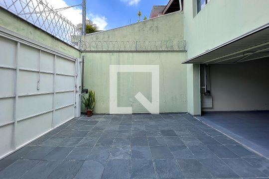 Garagem de casa à venda com 4 quartos, 240m² em Vila Anglo Brasileira, São Paulo