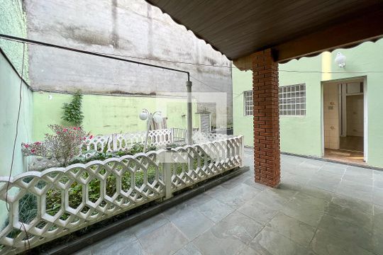 Quintal  de casa à venda com 4 quartos, 240m² em Vila Anglo Brasileira, São Paulo
