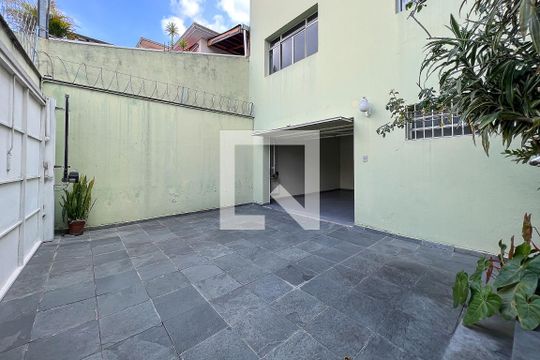Garagem de casa à venda com 4 quartos, 240m² em Vila Anglo Brasileira, São Paulo