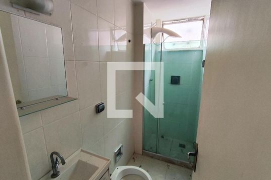 Banheiro de apartamento para alugar com 1 quarto, 40m² em Quintino Bocaiúva, Rio de Janeiro
