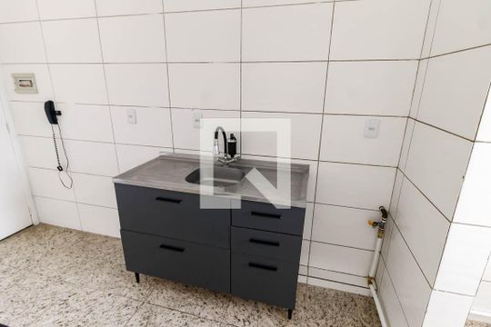 Cozinha de apartamento para alugar com 2 quartos, 48m² em Parque Assuncao, Taboão da Serra