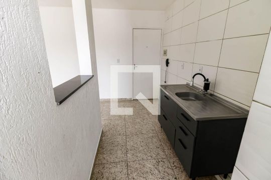 Cozinha de apartamento para alugar com 2 quartos, 48m² em Parque Assuncao, Taboão da Serra