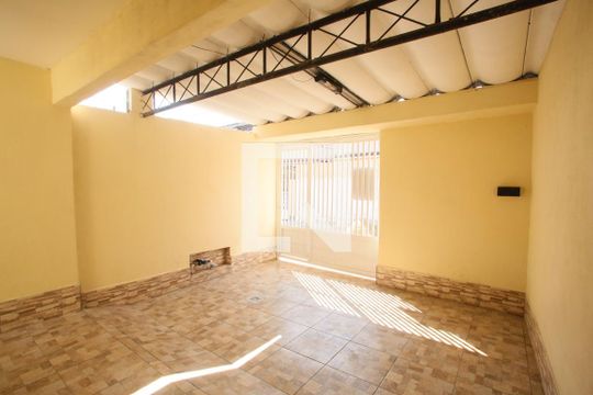 Garagem de casa para alugar com 1 quarto, 54m² em Taquara, Rio de Janeiro