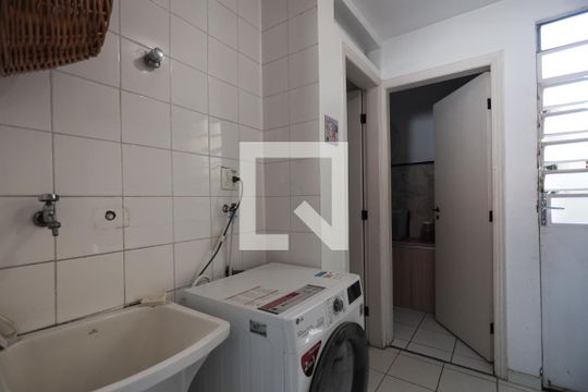 Área de serviço de casa de condomínio para alugar com 3 quartos, 498m² em Parque Rincão, Cotia
