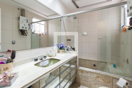 Banheiro Suíte de apartamento à venda com 4 quartos, 240m² em Tijuca, Rio de Janeiro