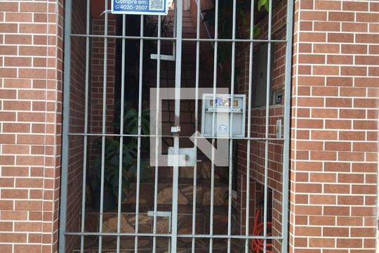 Fachada de casa à venda com 3 quartos, 223m² em Vila Paiva, São Paulo
