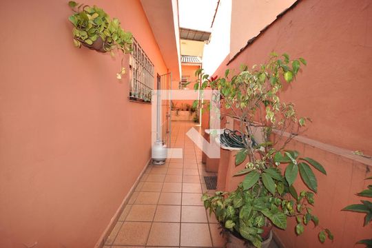 Quintal de casa à venda com 3 quartos, 223m² em Vila Paiva, São Paulo