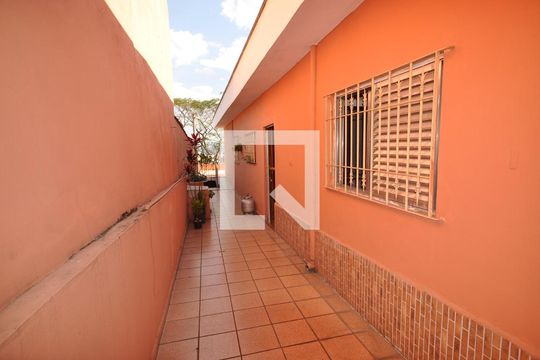 Quintal de casa à venda com 3 quartos, 223m² em Vila Paiva, São Paulo