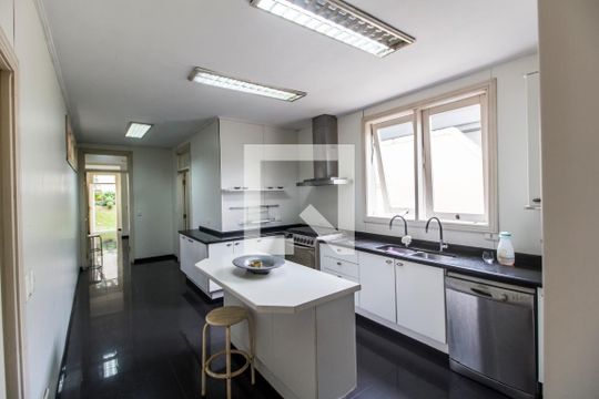 Cozinha de casa de condomínio à venda com 5 quartos, 750m² em Tamboré, Santana de Parnaíba