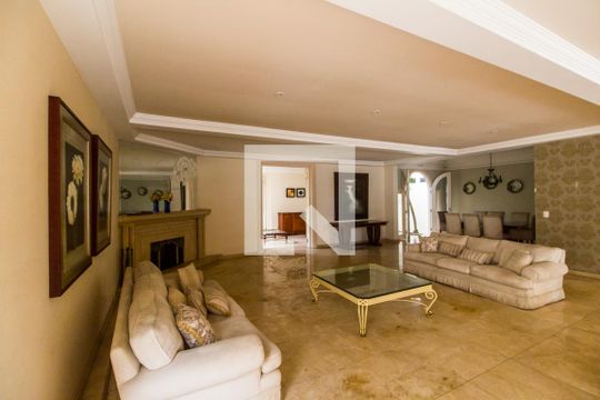Sala de casa de condomínio à venda com 5 quartos, 750m² em Tamboré, Santana de Parnaíba