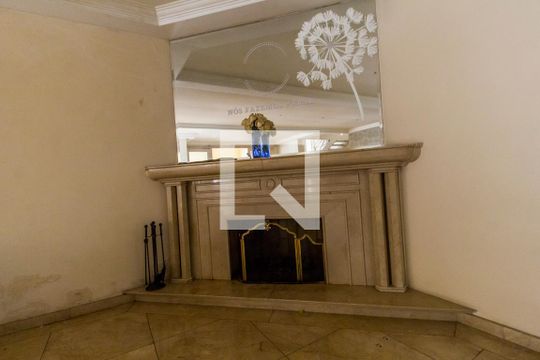 Detalhe Sala de casa de condomínio à venda com 5 quartos, 750m² em Tamboré, Santana de Parnaíba