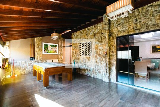 Varanda de casa à venda com 4 quartos, 300m² em Vila Aparecida, Jundiaí