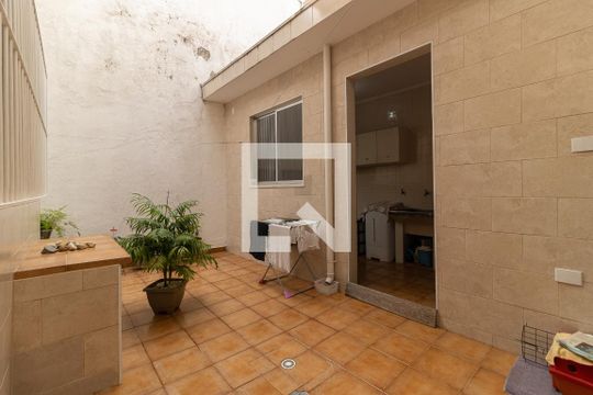 Quintal de casa à venda com 2 quartos, 120m² em Vila Moinho Velho, São Paulo