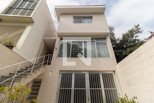 Fachada de casa à venda com 2 quartos, 120m² em Vila Moinho Velho, São Paulo